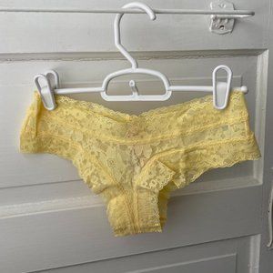 *3/$25* NWT Victoria’s Secret Lace Cheeky Panty